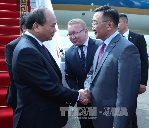 Premierminister Nguyen Xuan Phuc besucht die Mongolei und nimmt am 11. ASEM-Gipfel teil - ảnh 1